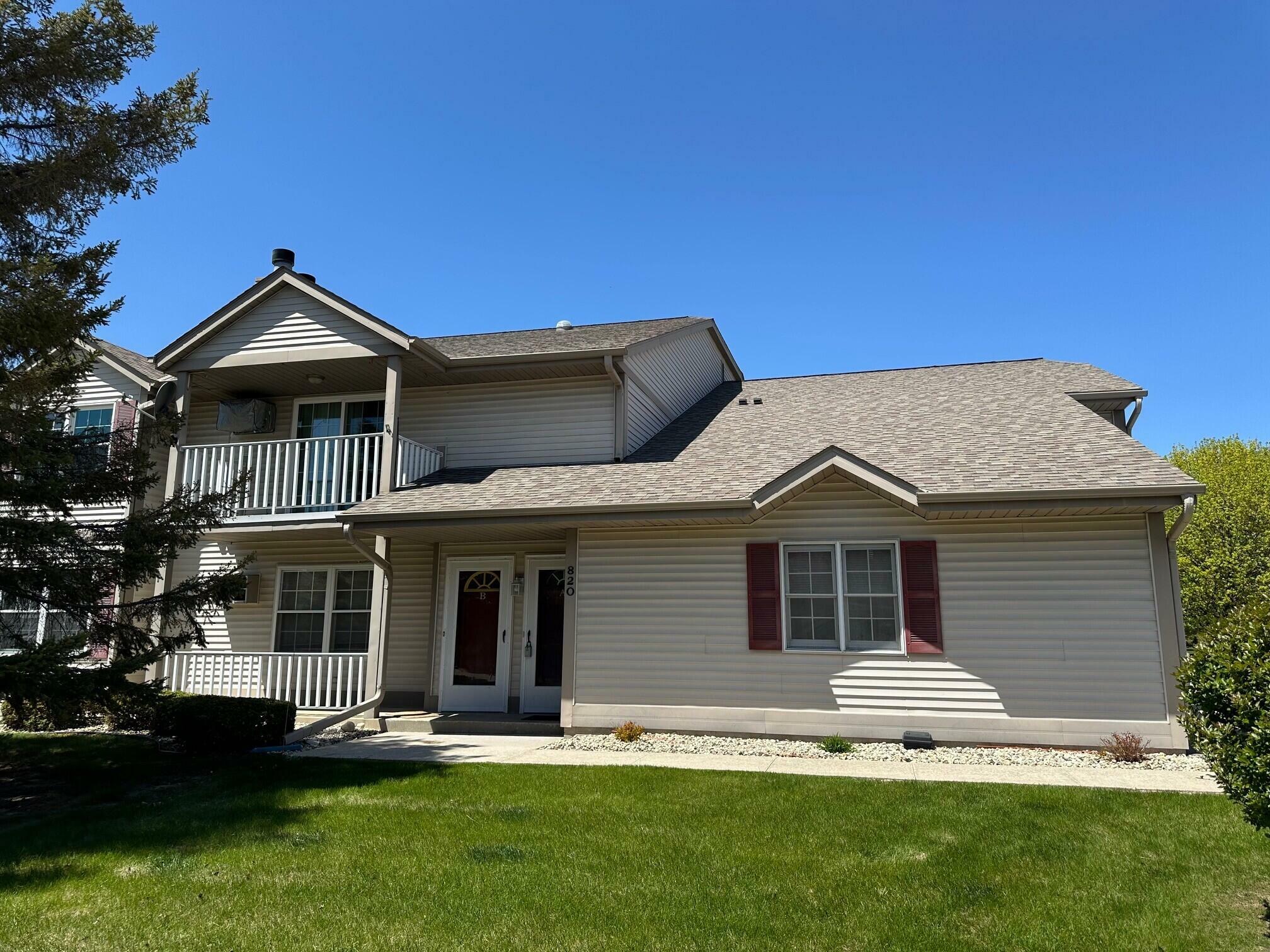 820 Devonshire Ln A  West Bend WI 53090 photo