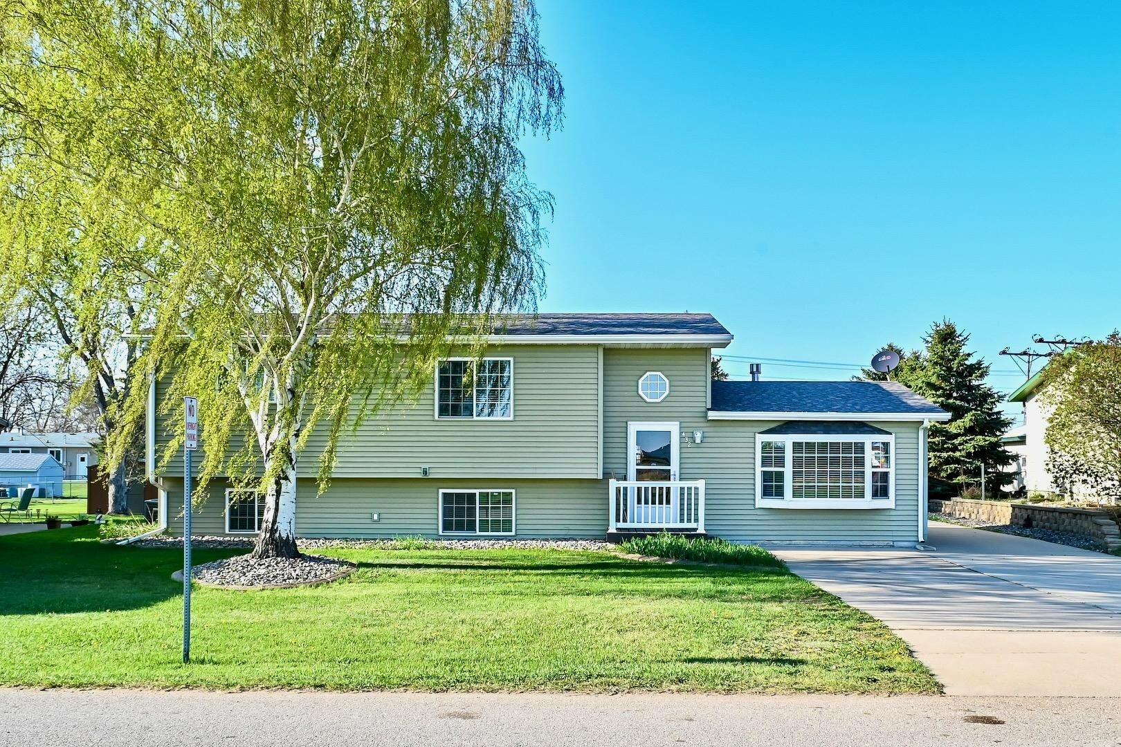Property Photo: 432 2nd St NE ND 58785