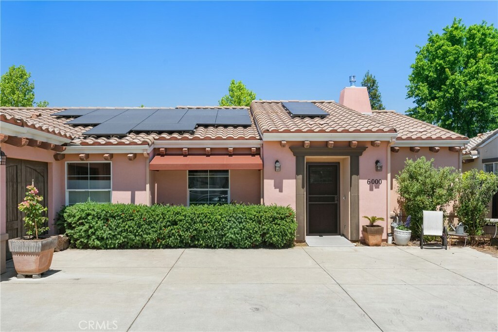 Property Photo: 6000 Via Colonia Court CA 93422