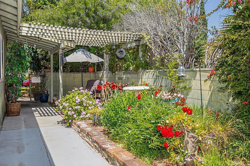 Property Photo: 801 19 W Vista Way CA 92083