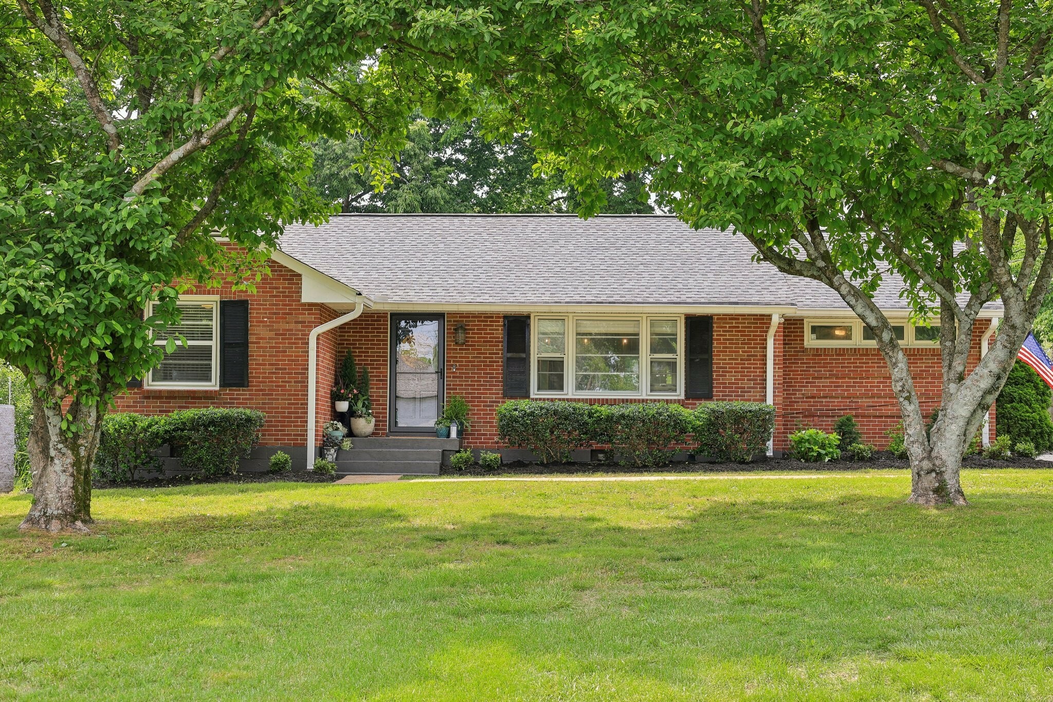 4719 Vicar Dr  Nashville TN 37211 photo