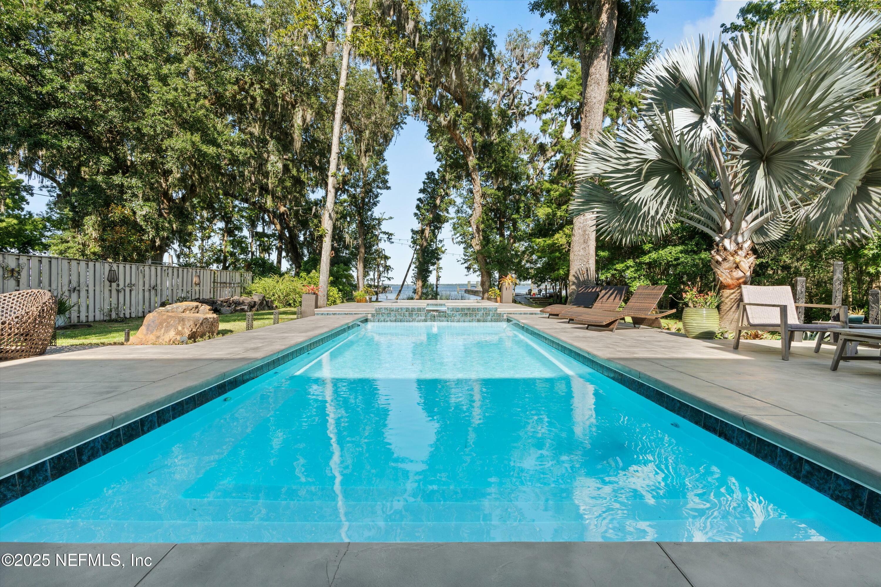 Property Photo: 182 N Ridge Drive FL 32003