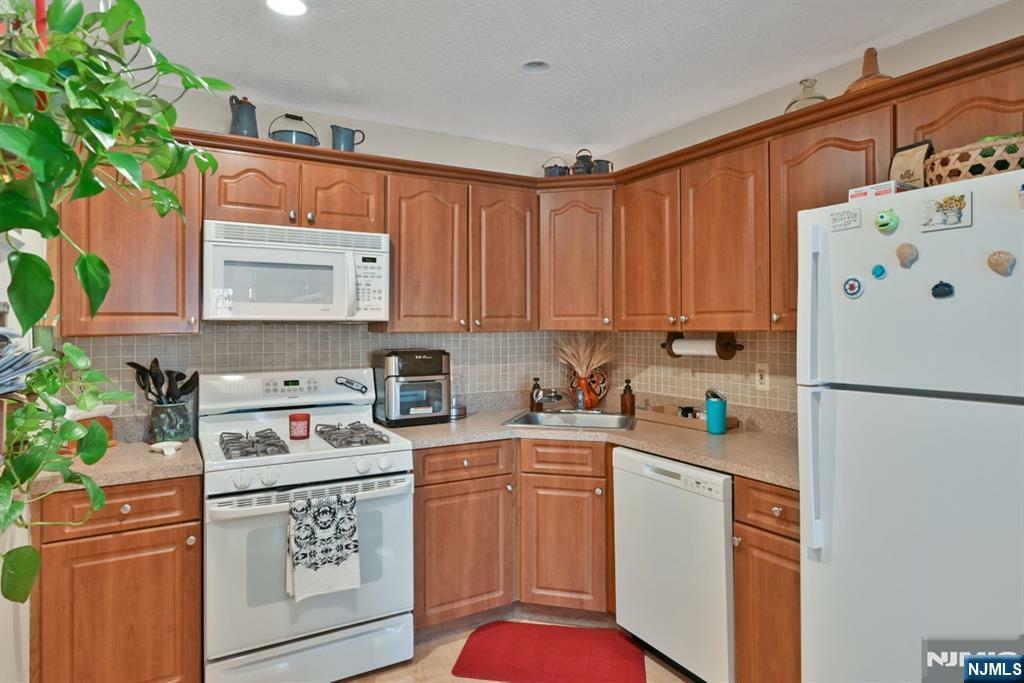 Property Photo: 652 Plum Terrace 652 NJ 07430