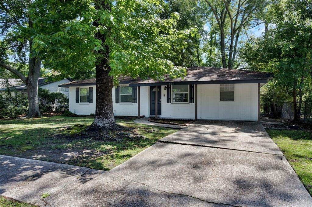 Property Photo: 203 Oriole Drive LA 70458