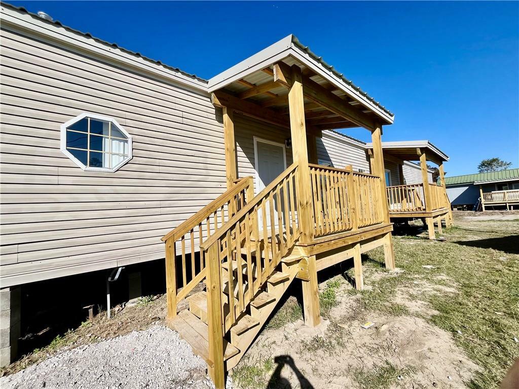 Property Photo: 516 Oak Road LA 70037