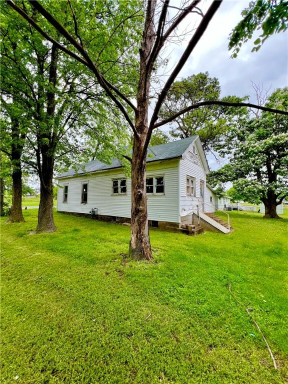 Property Photo: 105 W 3rd Street AR 72638