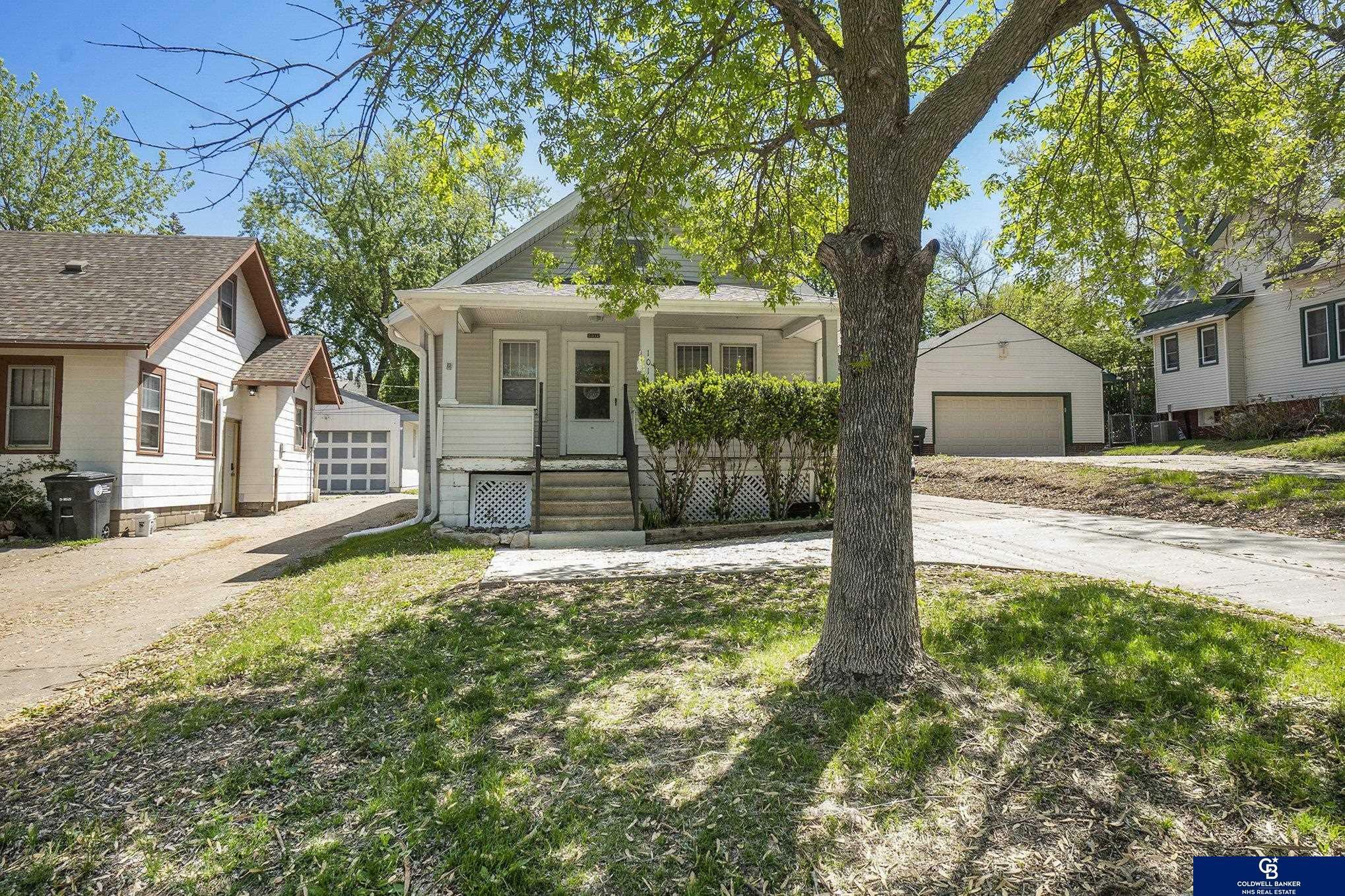Property Photo: 1011 S 48 Street NE 68106