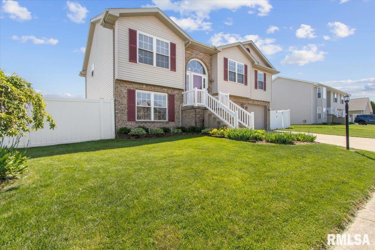 Property Photo: 1206 White Horse Trail IL 61548