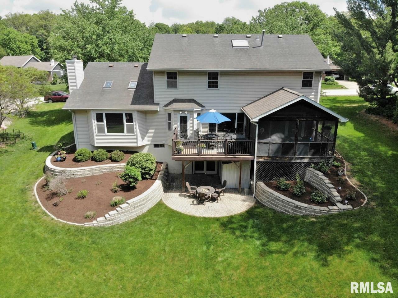 Property Photo: 303 E White Oak Court IL 61611