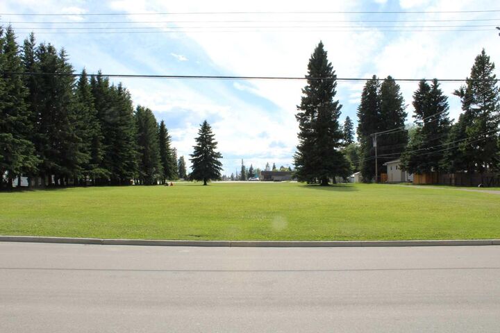 Property Photo: 4022 4 Avenue AB T7E 1B6