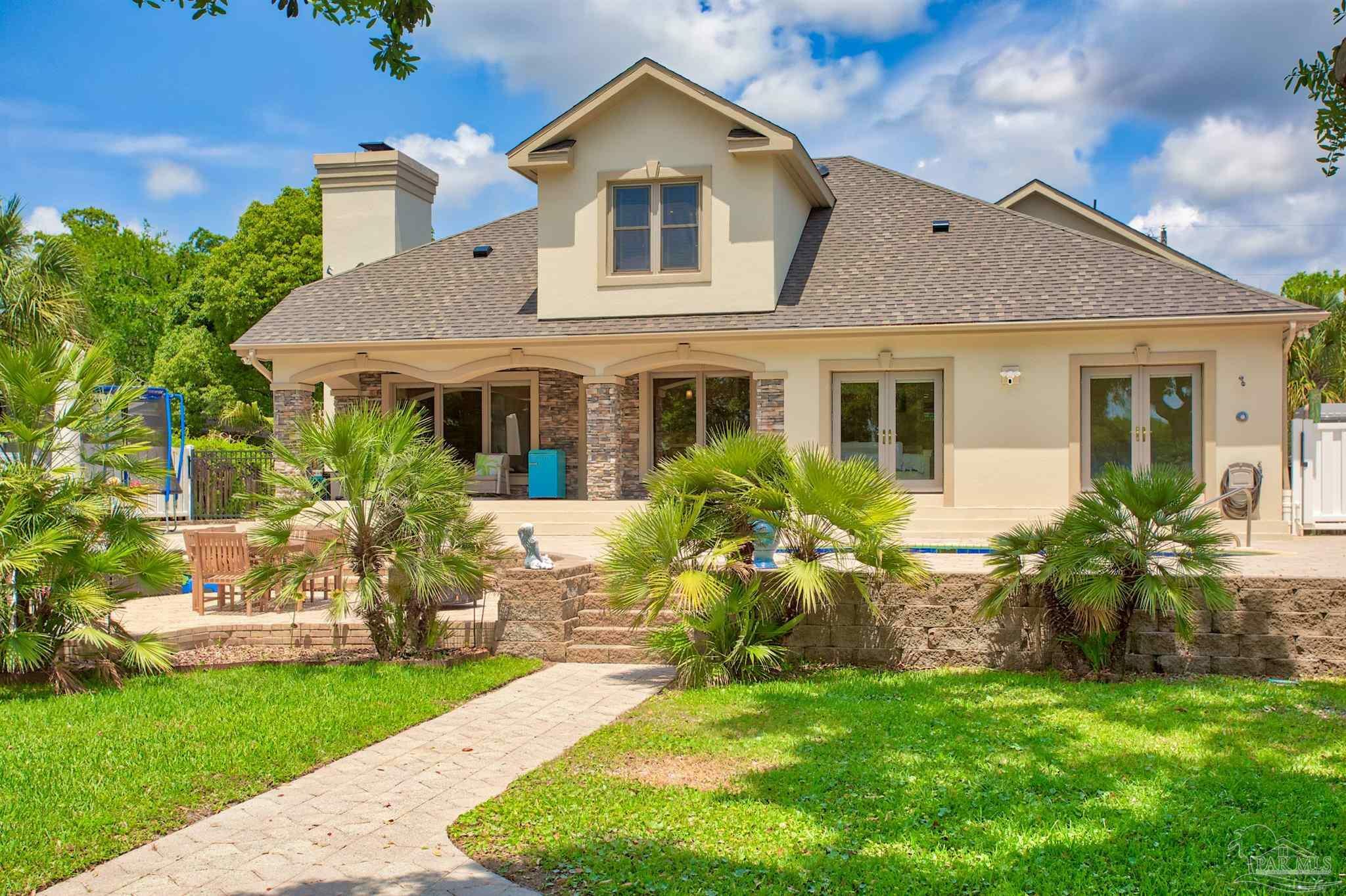 Property Photo: 311 Edgewater Dr FL 32507