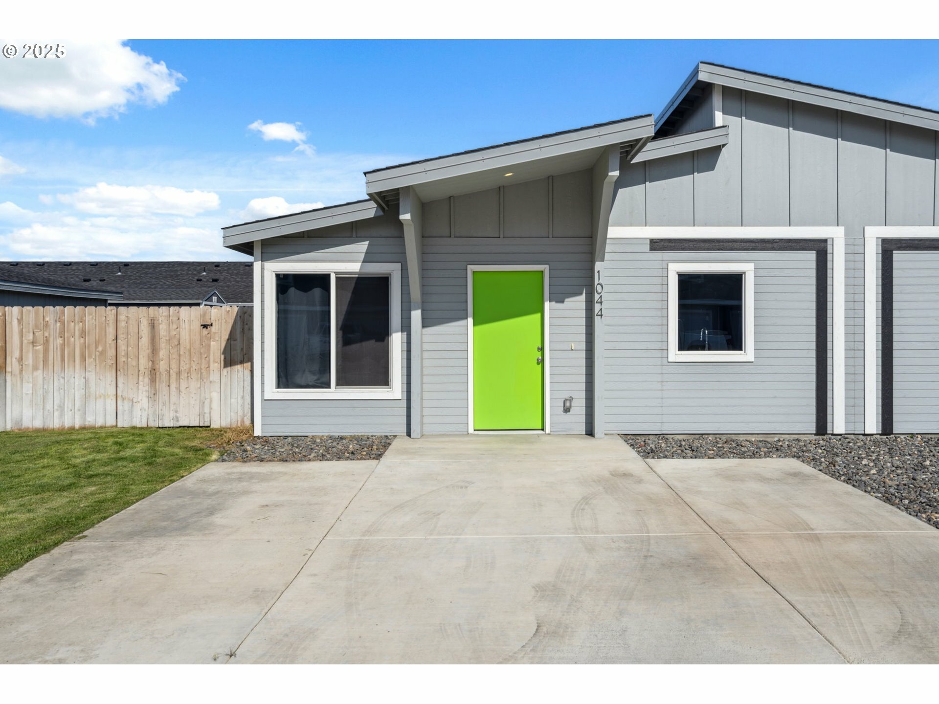 1044 NE Emerald Dr  Hermiston OR 97838 photo