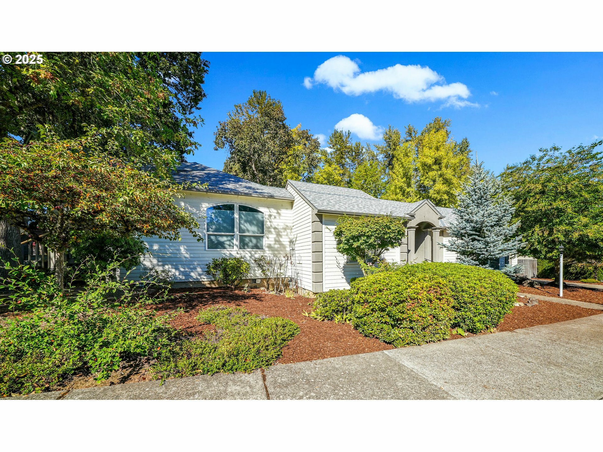 Property Photo: 1367 Westbrook Dr NW OR 97304