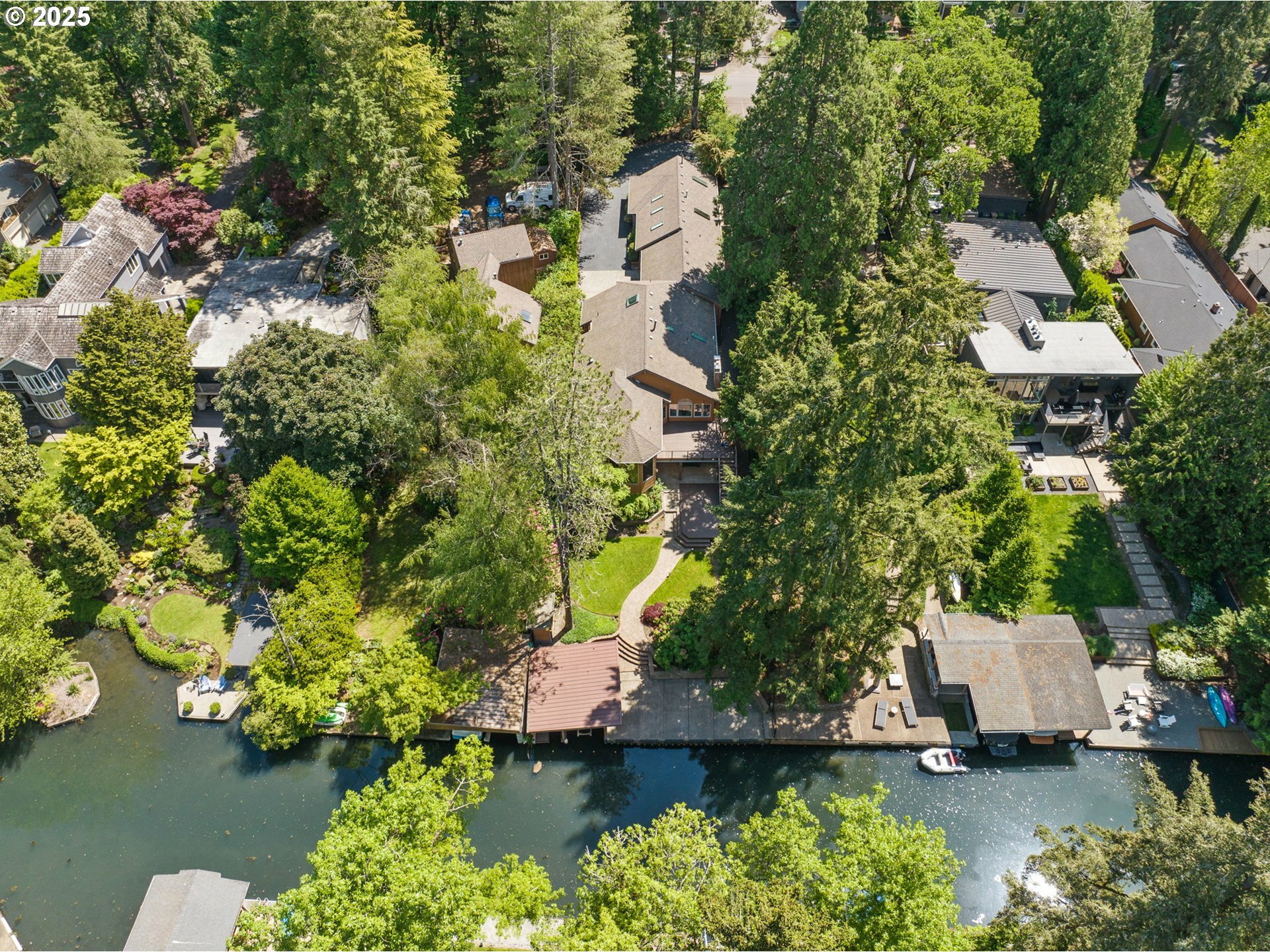 Property Photo: 17595 Kelok Rd OR 97034