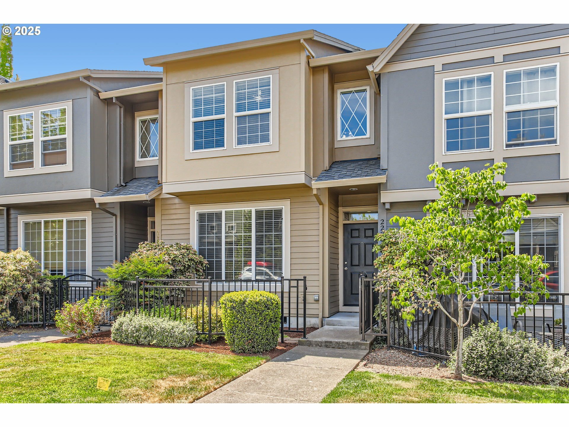 Property Photo: 2291 NW Oak Knoll Pl OR 97006