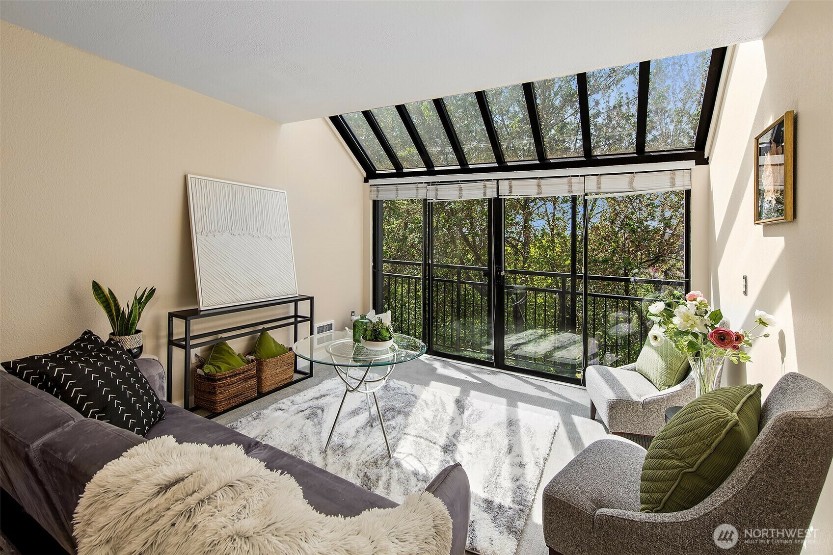 Property Photo: 275 W Roy Street 415 WA 98119