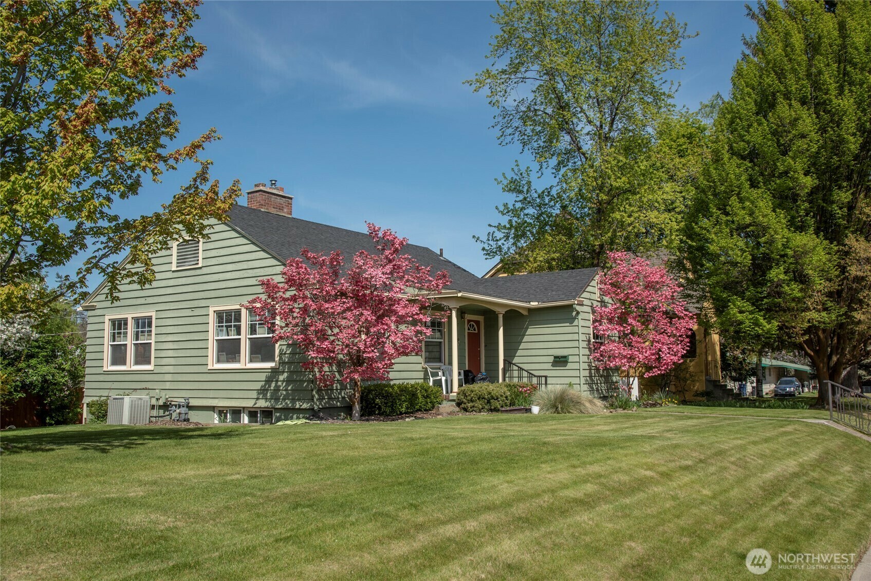 Property Photo: 1007 N B Street WA 98926