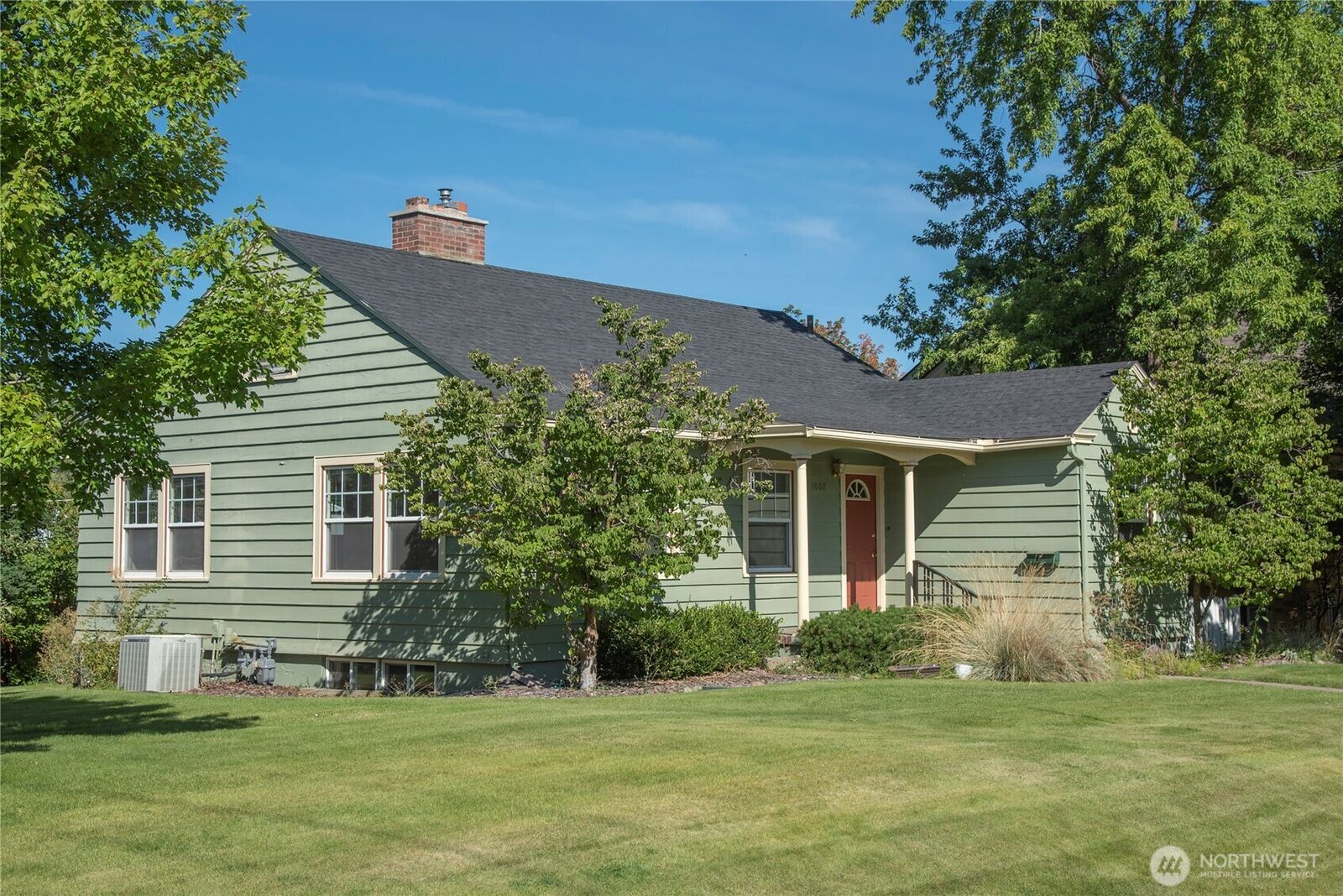 Property Photo: 1007 N B Street WA 98926