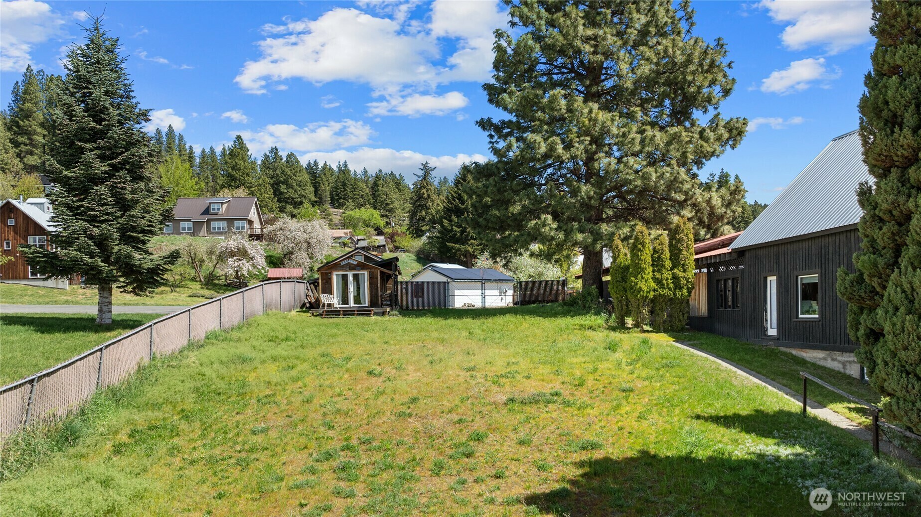 Property Photo: 2 Xx N B Street WA 98941
