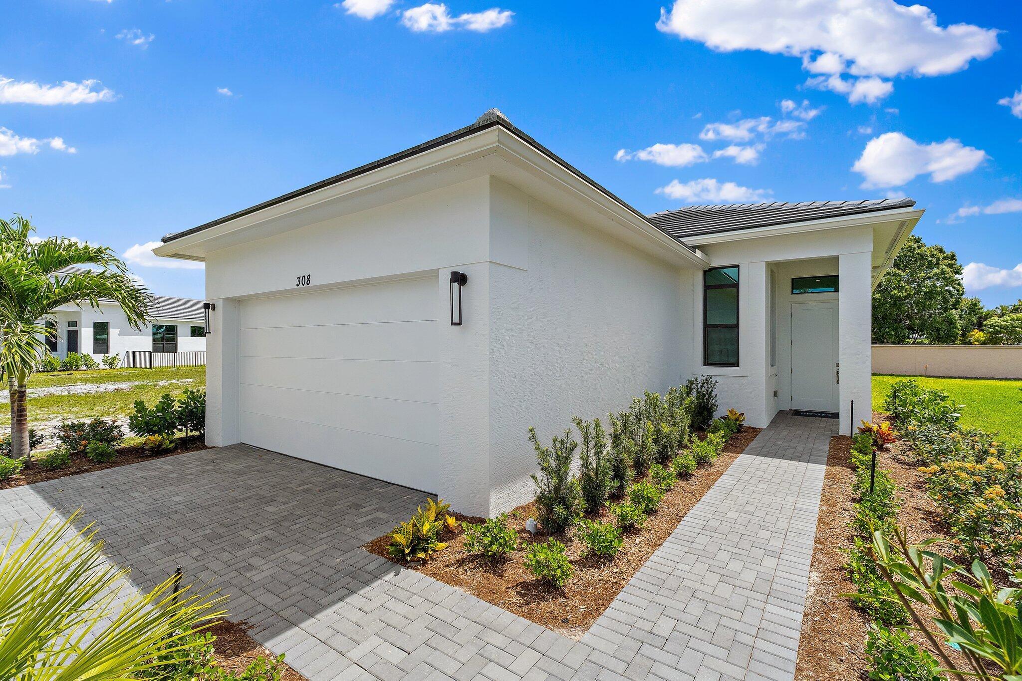 Property Photo: 308 SE Via Sangro FL 34987