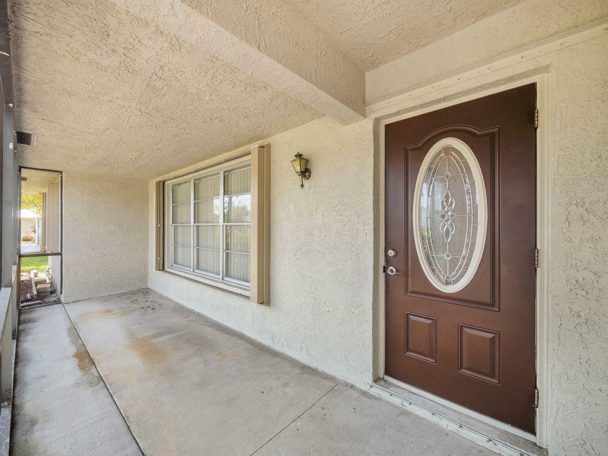 Property Photo: 1134 SE Mendavia Avenue FL 34952
