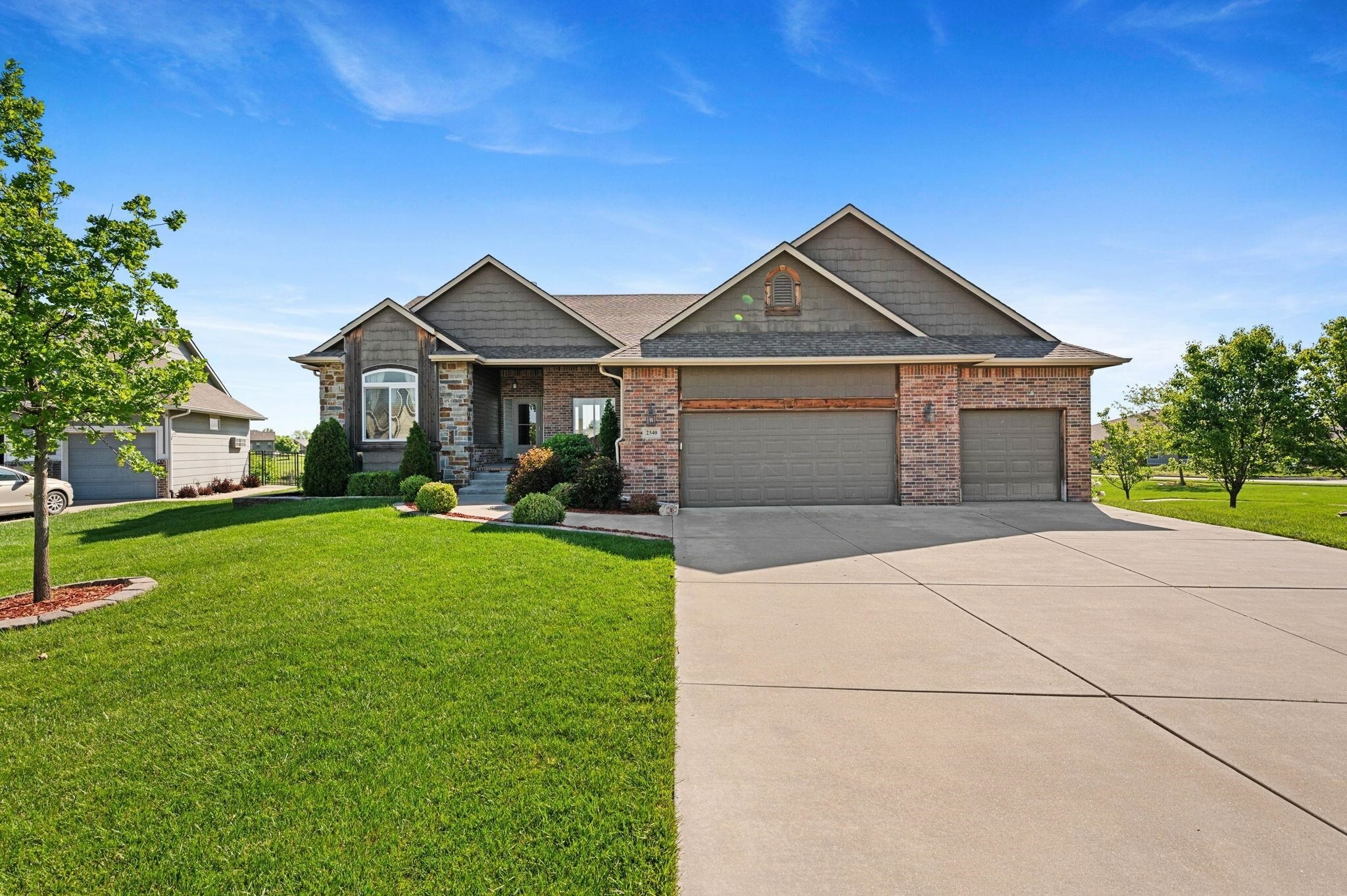 Property Photo: 2340 N Lakeview Ct KS 67002