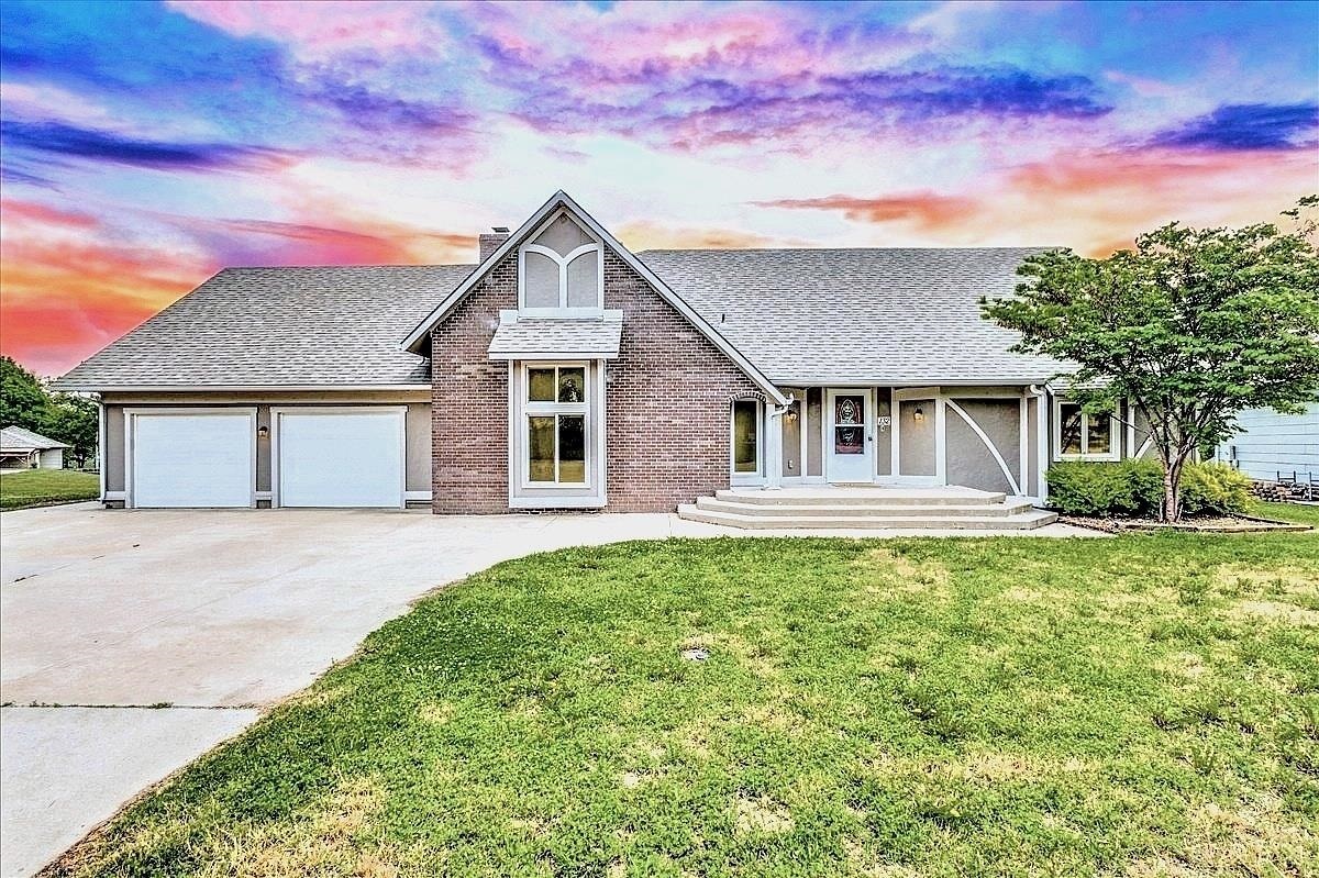 Property Photo: 132 Timberlane Dr KS 67060