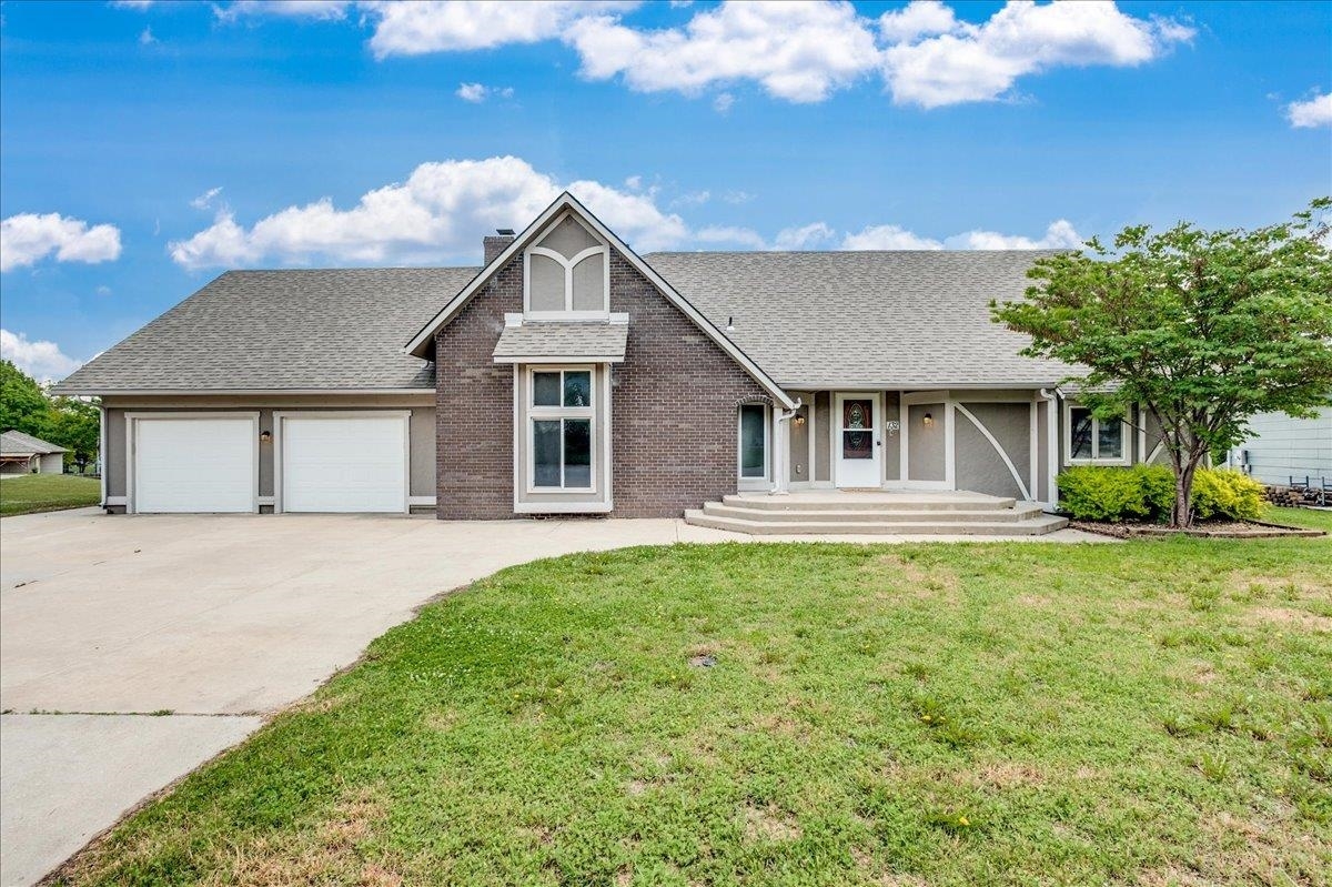 Property Photo: 132 Timberlane Dr KS 67060