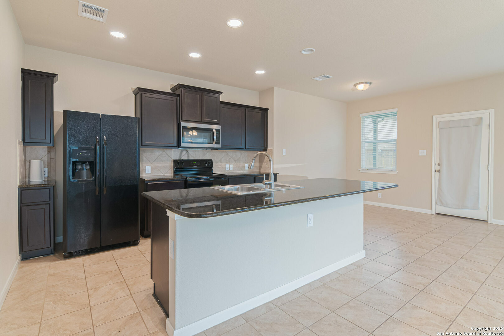 Property Photo: 466 Sand Trail TX 78130