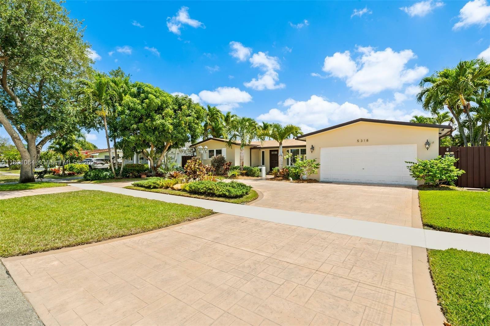 Property Photo: 5318 Garfield St FL 33021