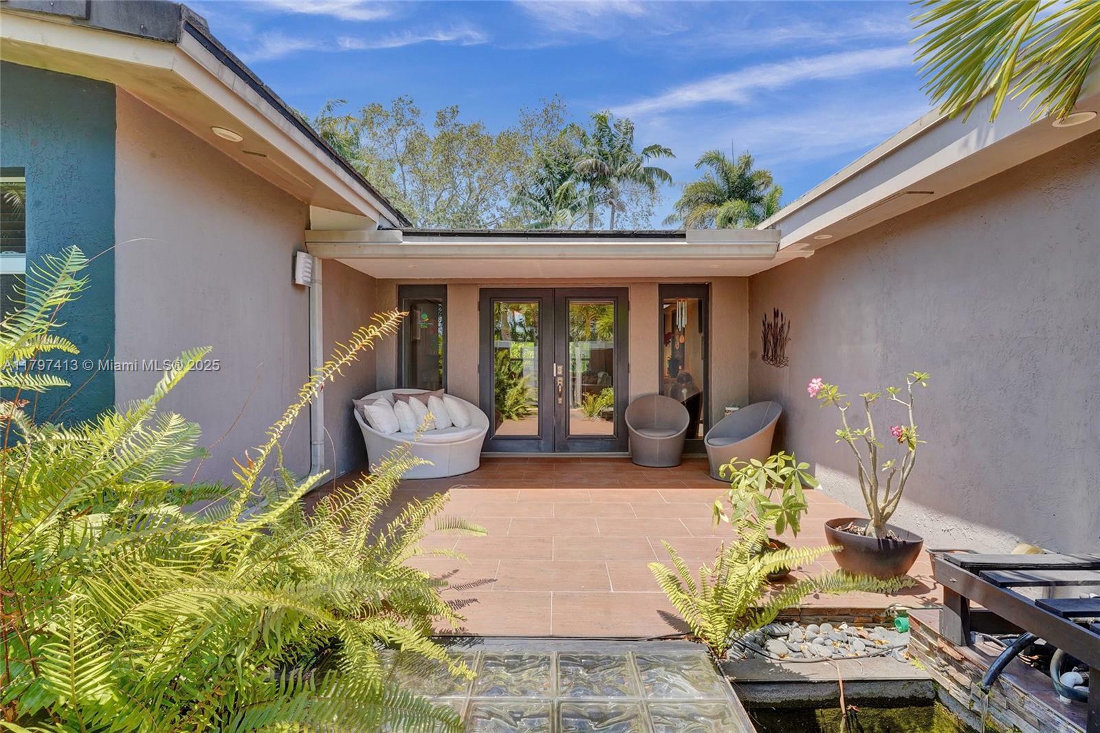 Property Photo: 2213 NE 17th Ave FL 33305