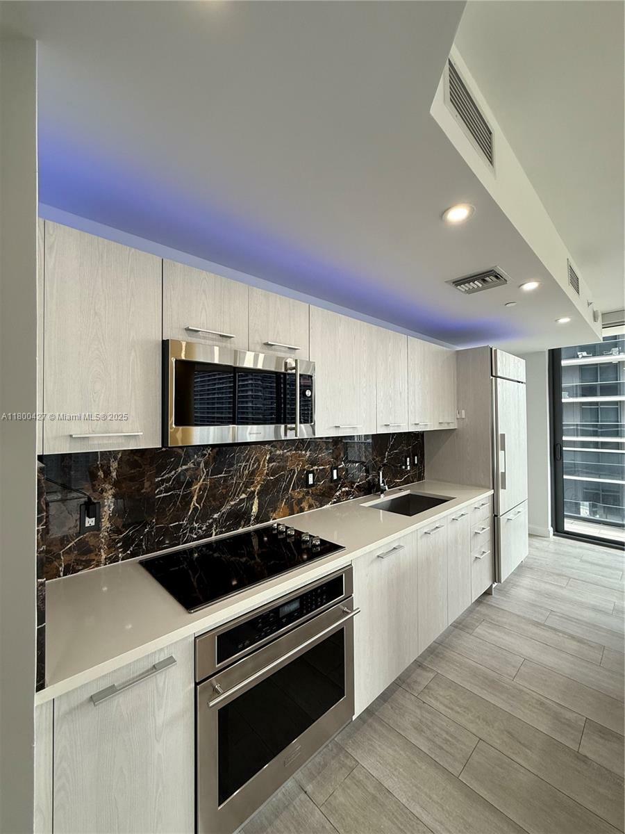 Property Photo: 55 SW 9th St 2703 FL 33130