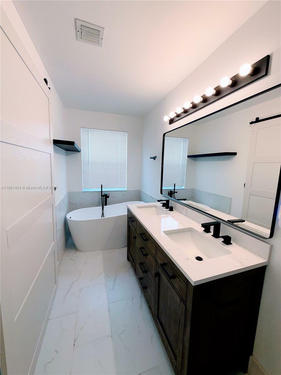 Property Photo: 1120 Canella Ln FL 33019