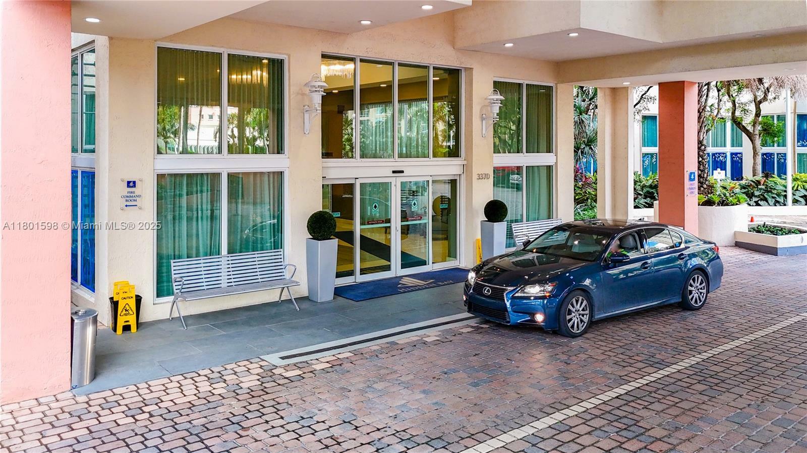 Property Photo: 3370 Hidden Bay Dr 2813 FL 33180