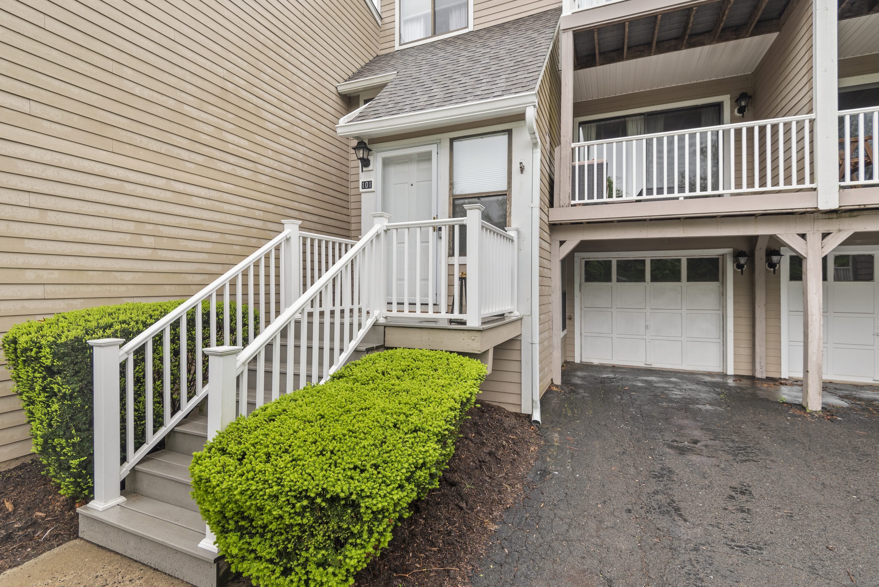 Property Photo:  101 Peddlars Drive 101  CT 06405 