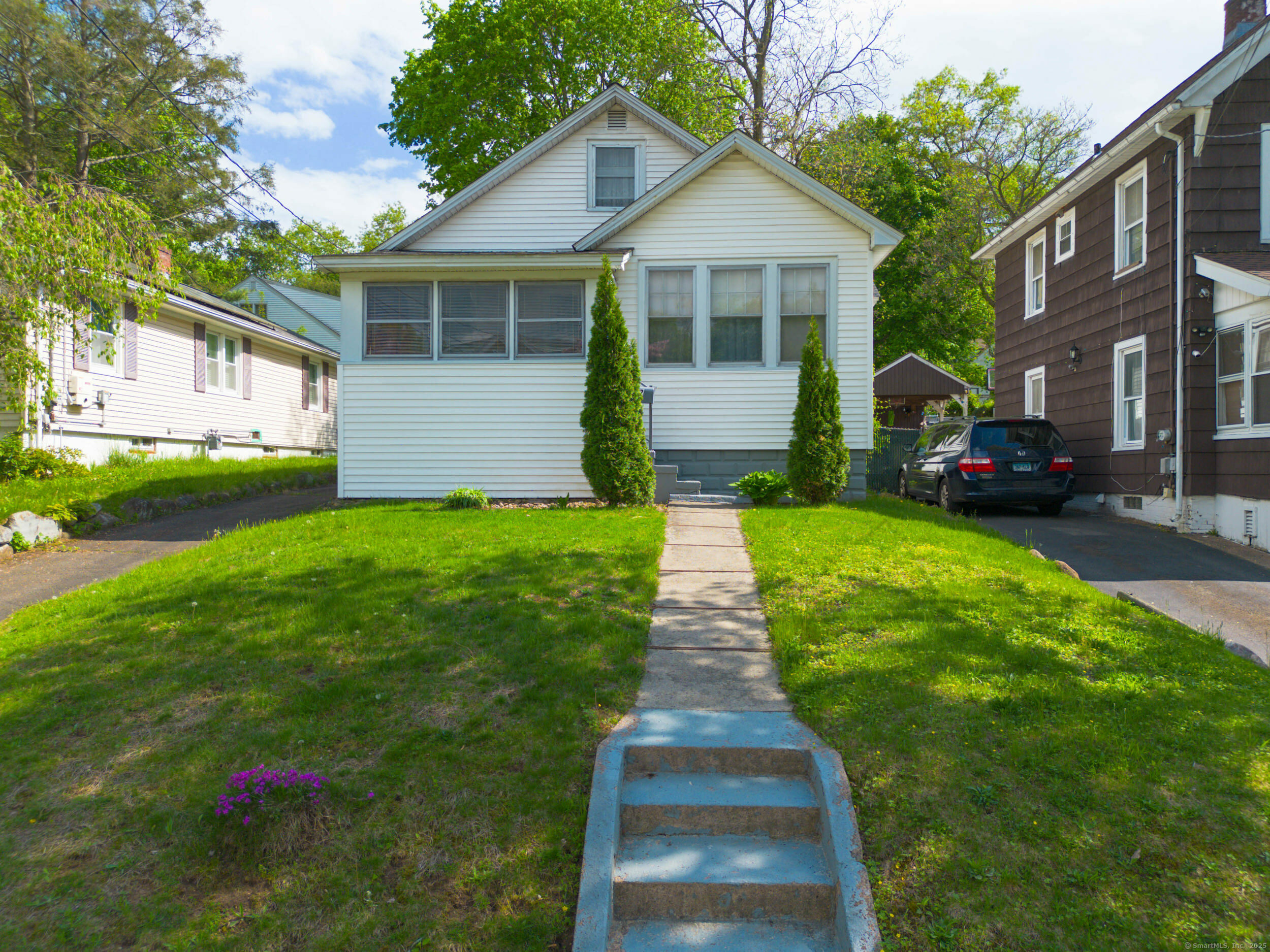 Property Photo: 202 Augur Street CT 06517