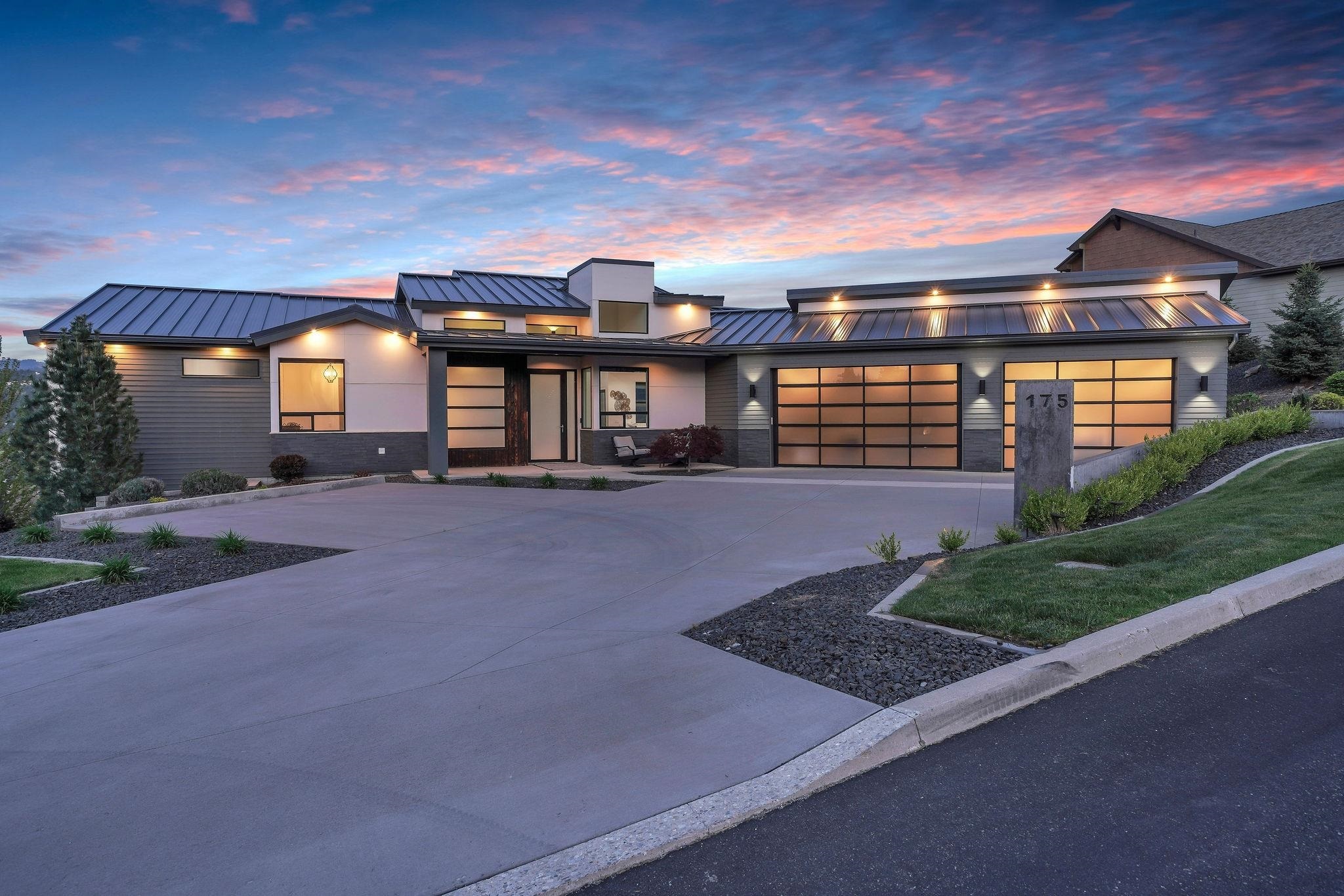 Property Photo: 175 N Holiday Hills Dr WA 99019