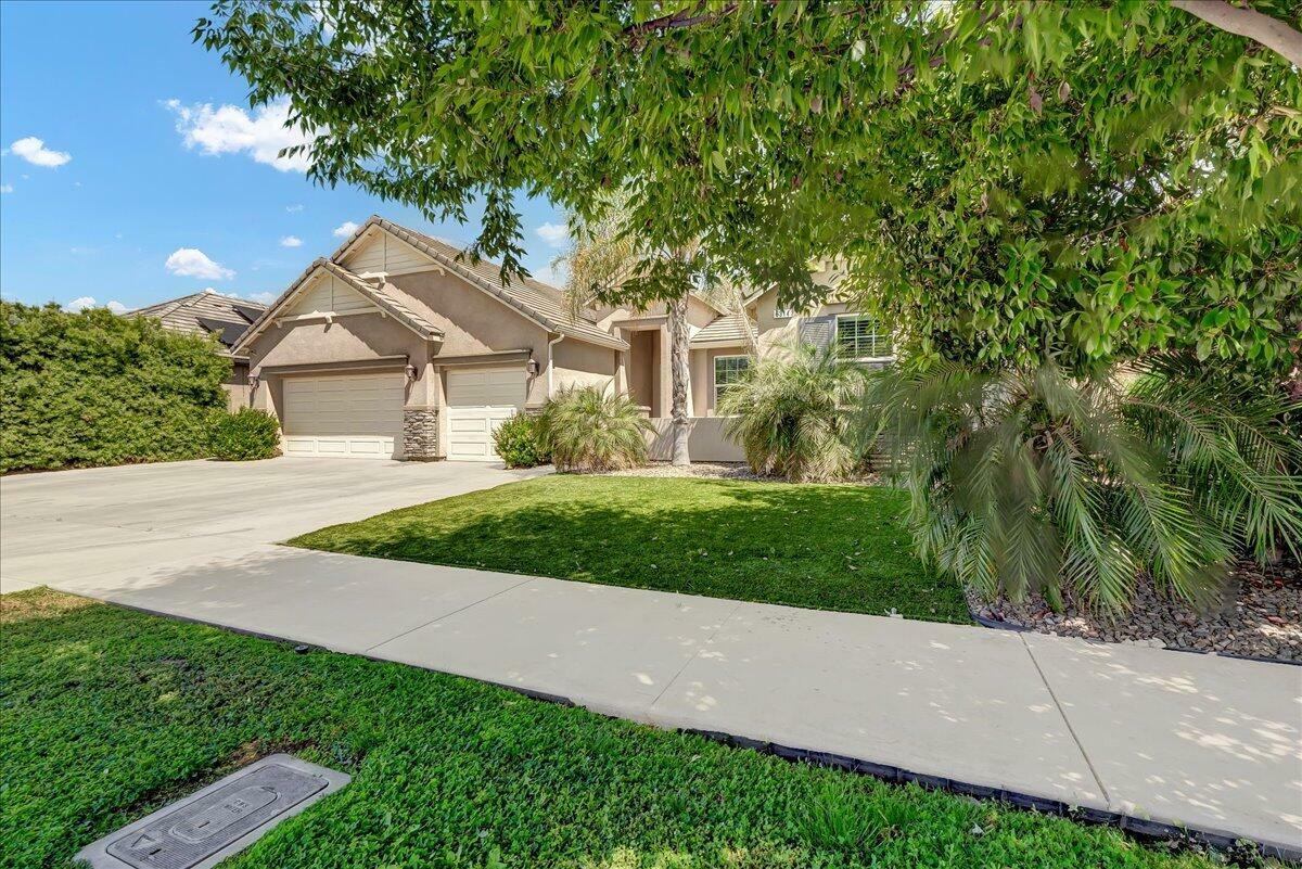 Property Photo: 6314 W Lark Court CA 93291