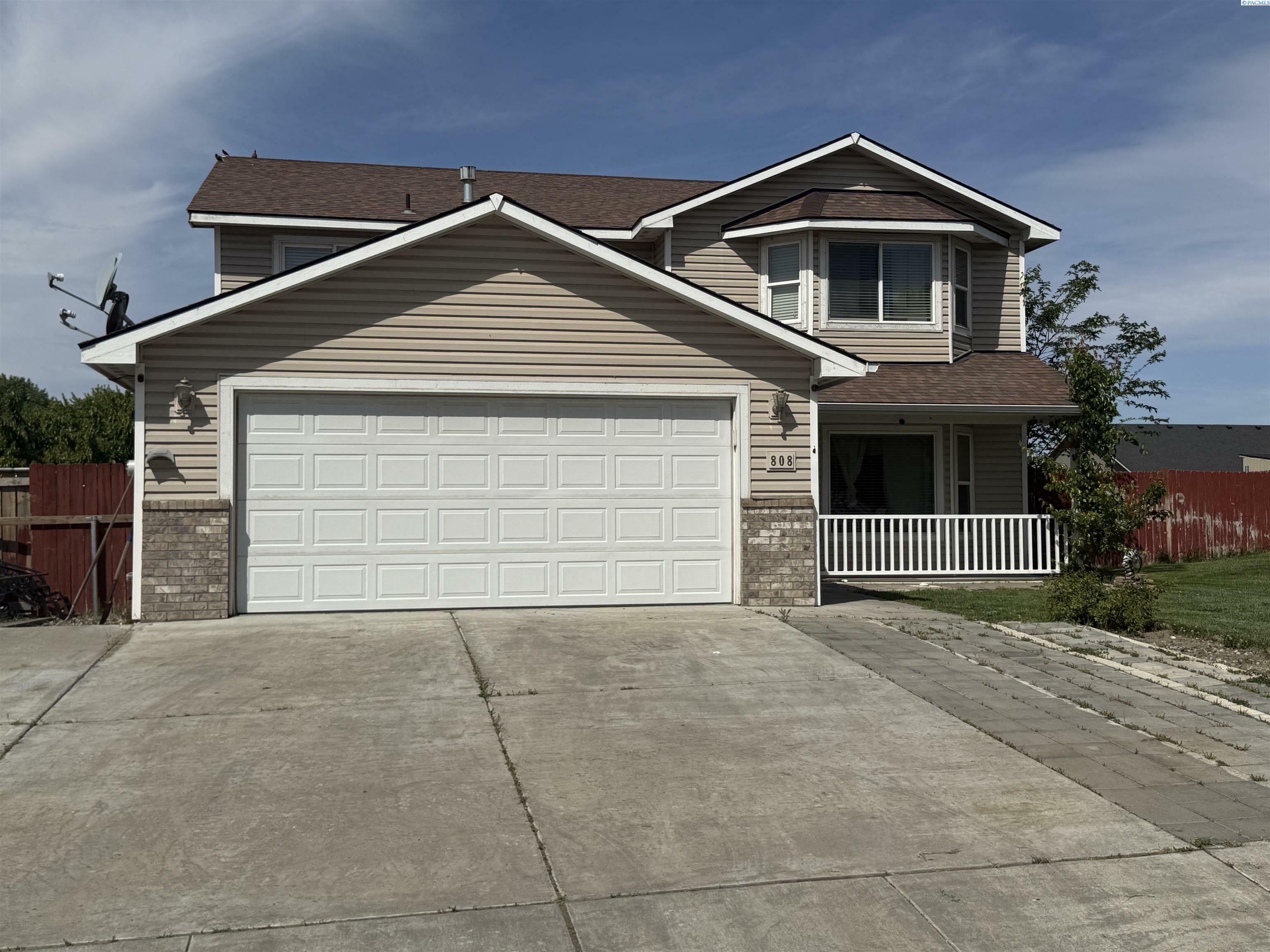 Property Photo: 808 N Owen Ave WA 99301