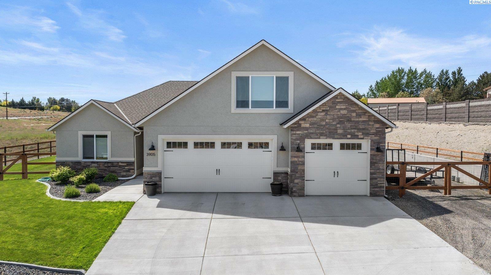 Property Photo: 3905 Orchard St WA 99353