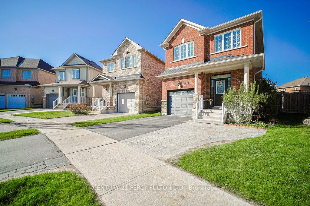 Photo de la propriété: 227 Cabin Trail Crescent ON L4A 0S3