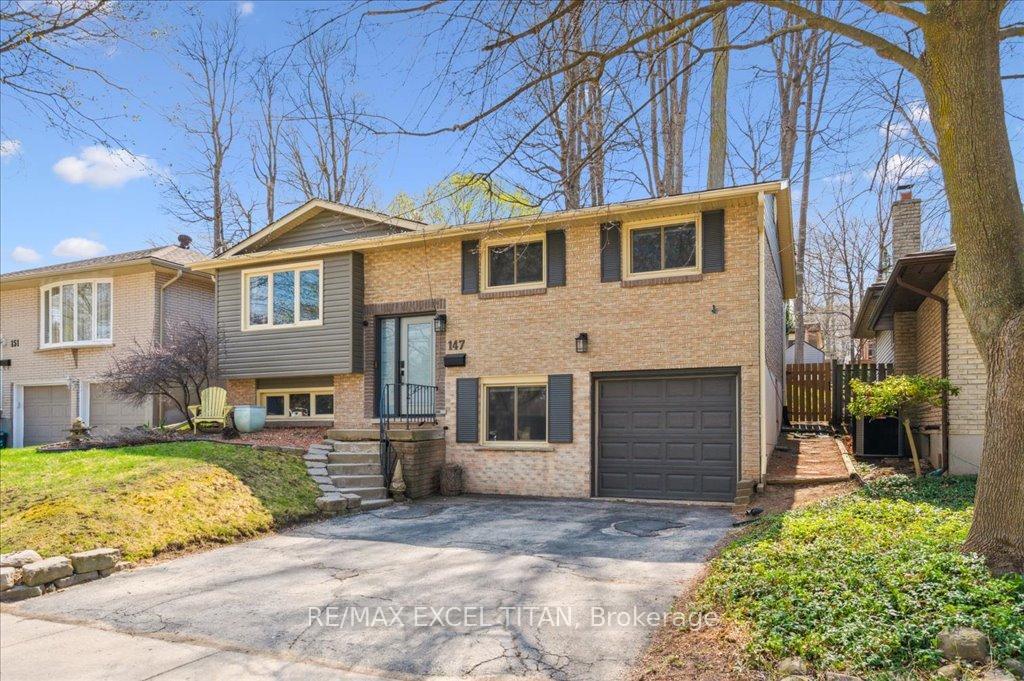 Property Photo: 147 Coach Hill Drive ON N2E 1N7