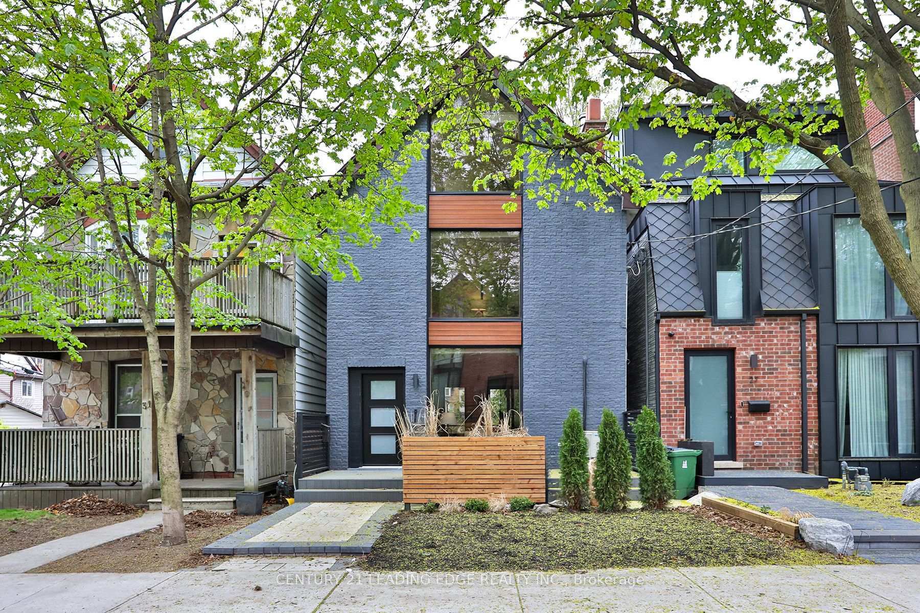 29 Dingwall Avenue  Toronto ON M4K 1G9 photo