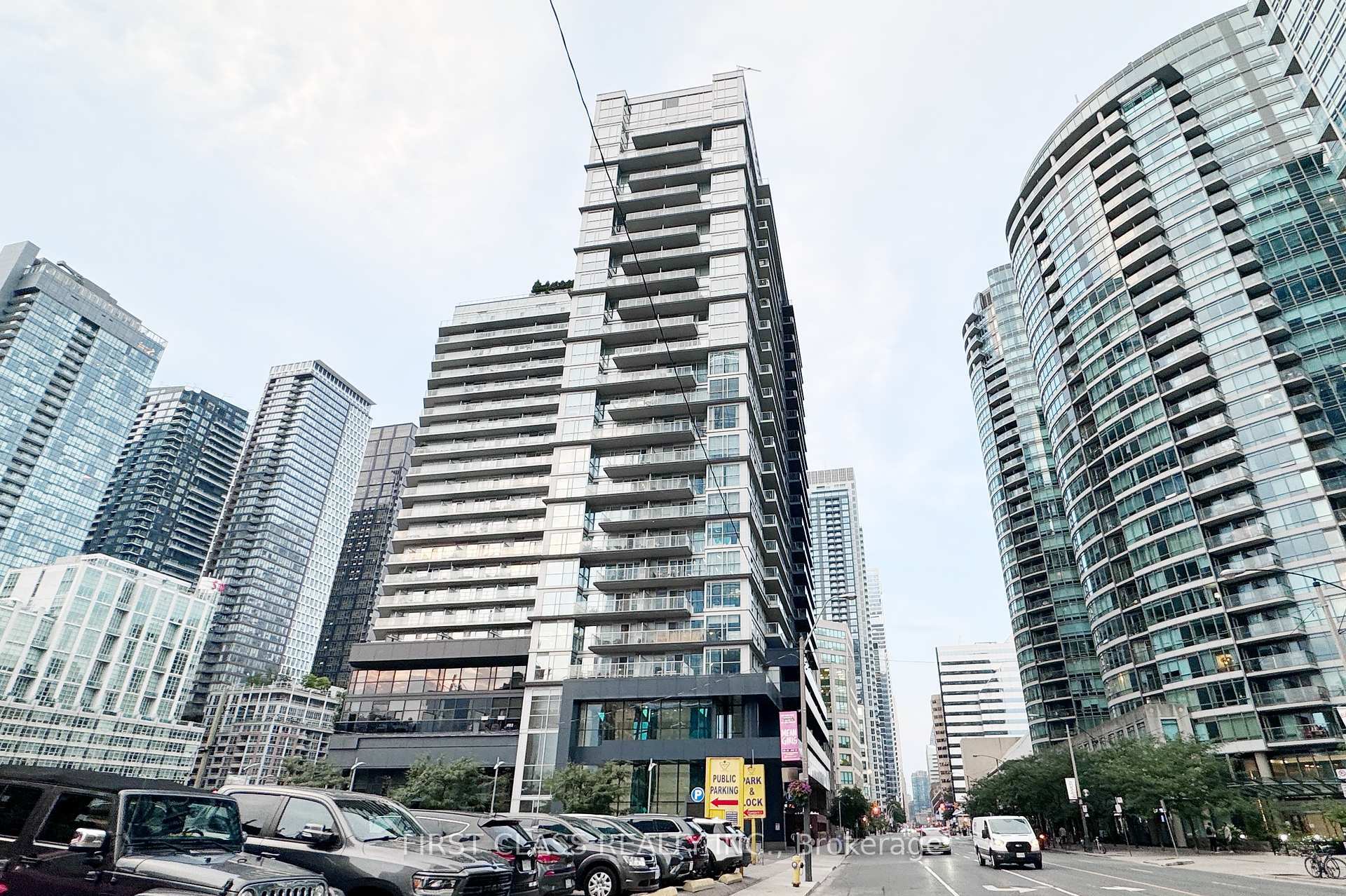 Property Photo: 352 Front Street W 1217 ON M5V 1B5