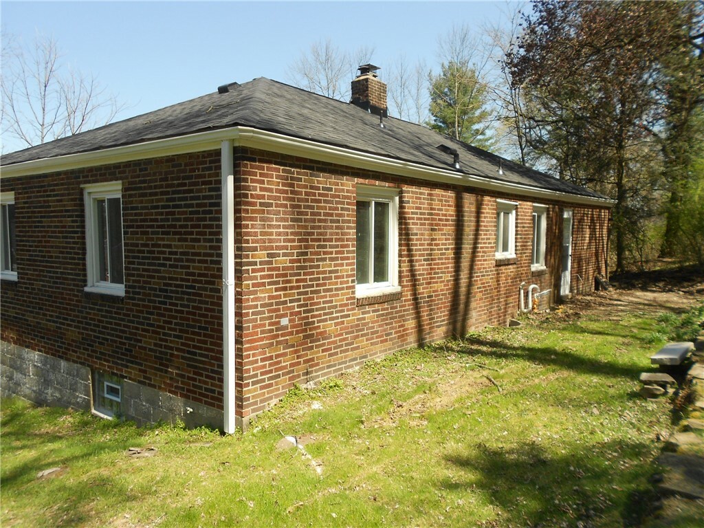 Property Photo: 1017 Osage Dr PA 15235