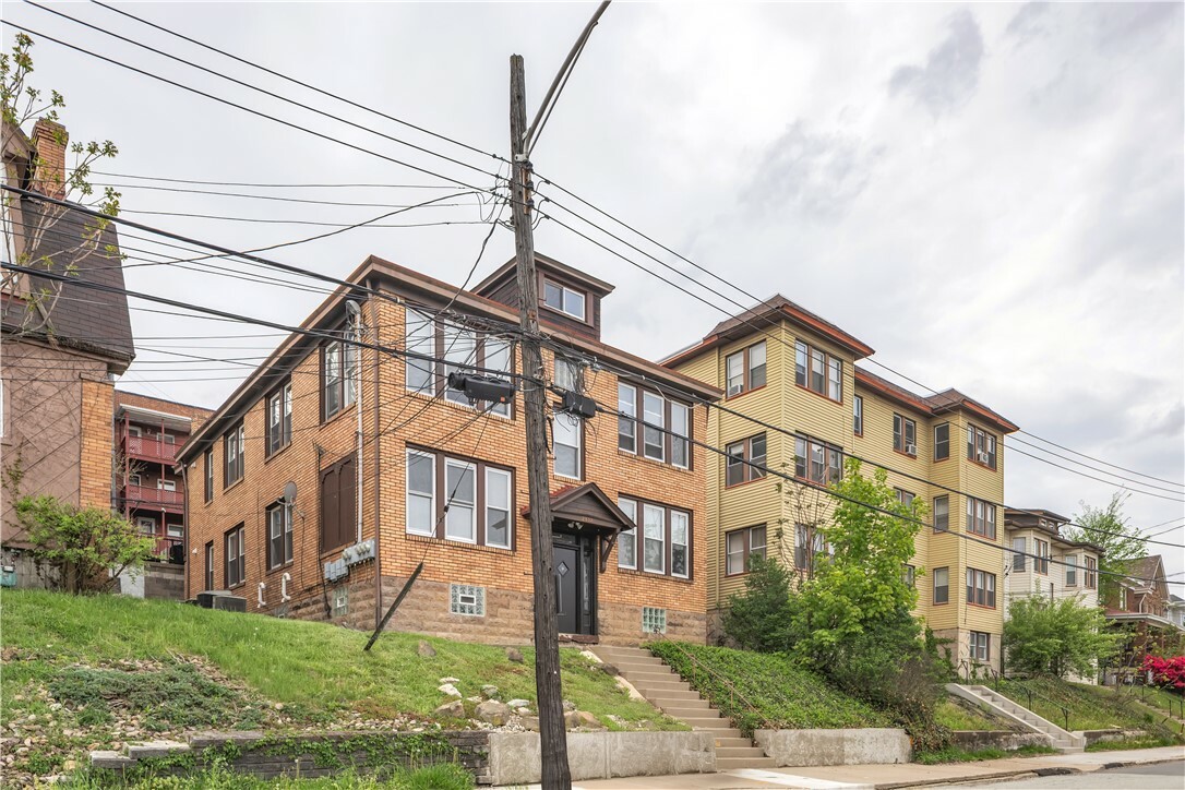Property Photo: 2832 Clermont Ave PA 15227