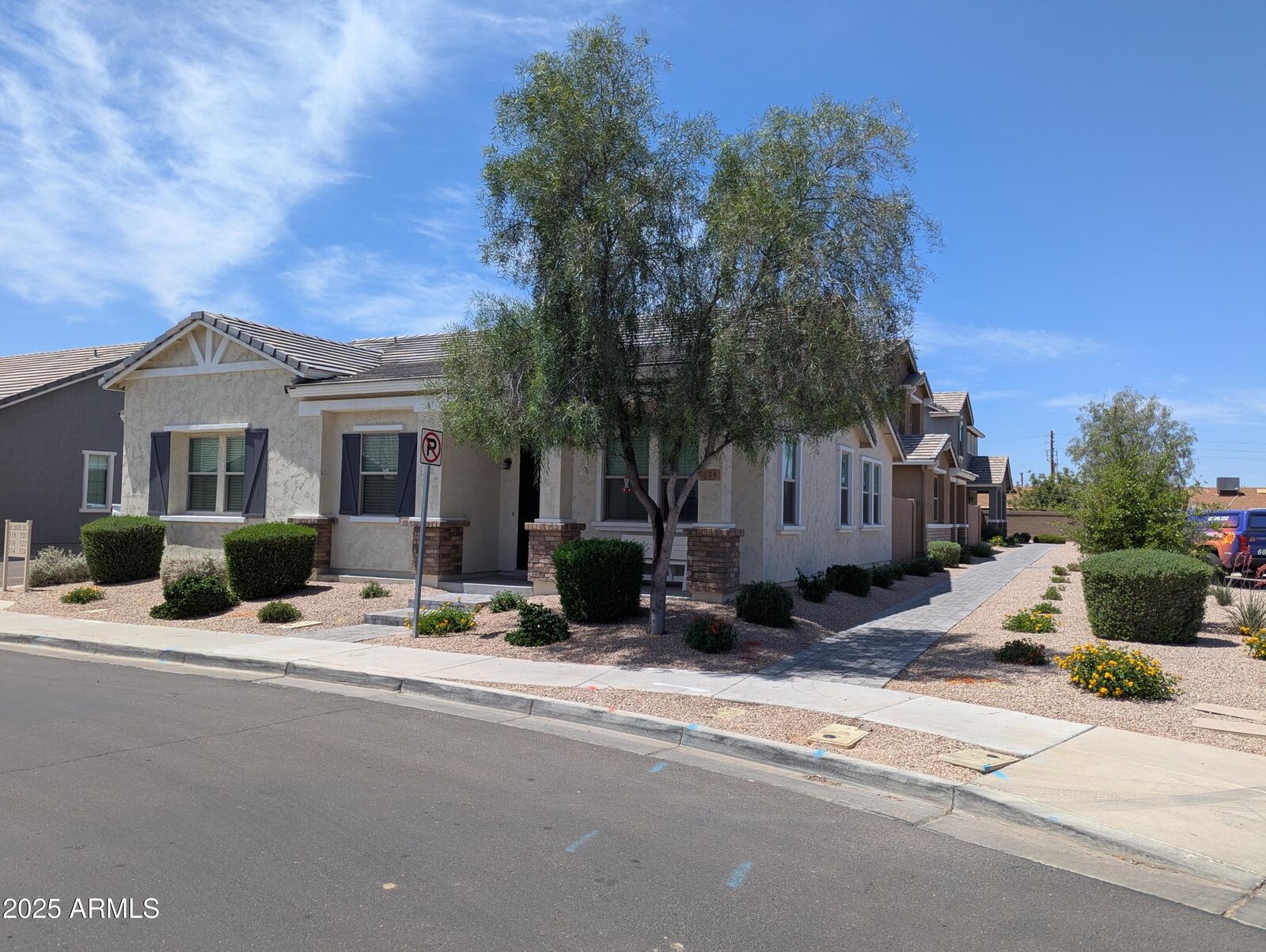 Property Photo: 324 N 56th Place AZ 85205