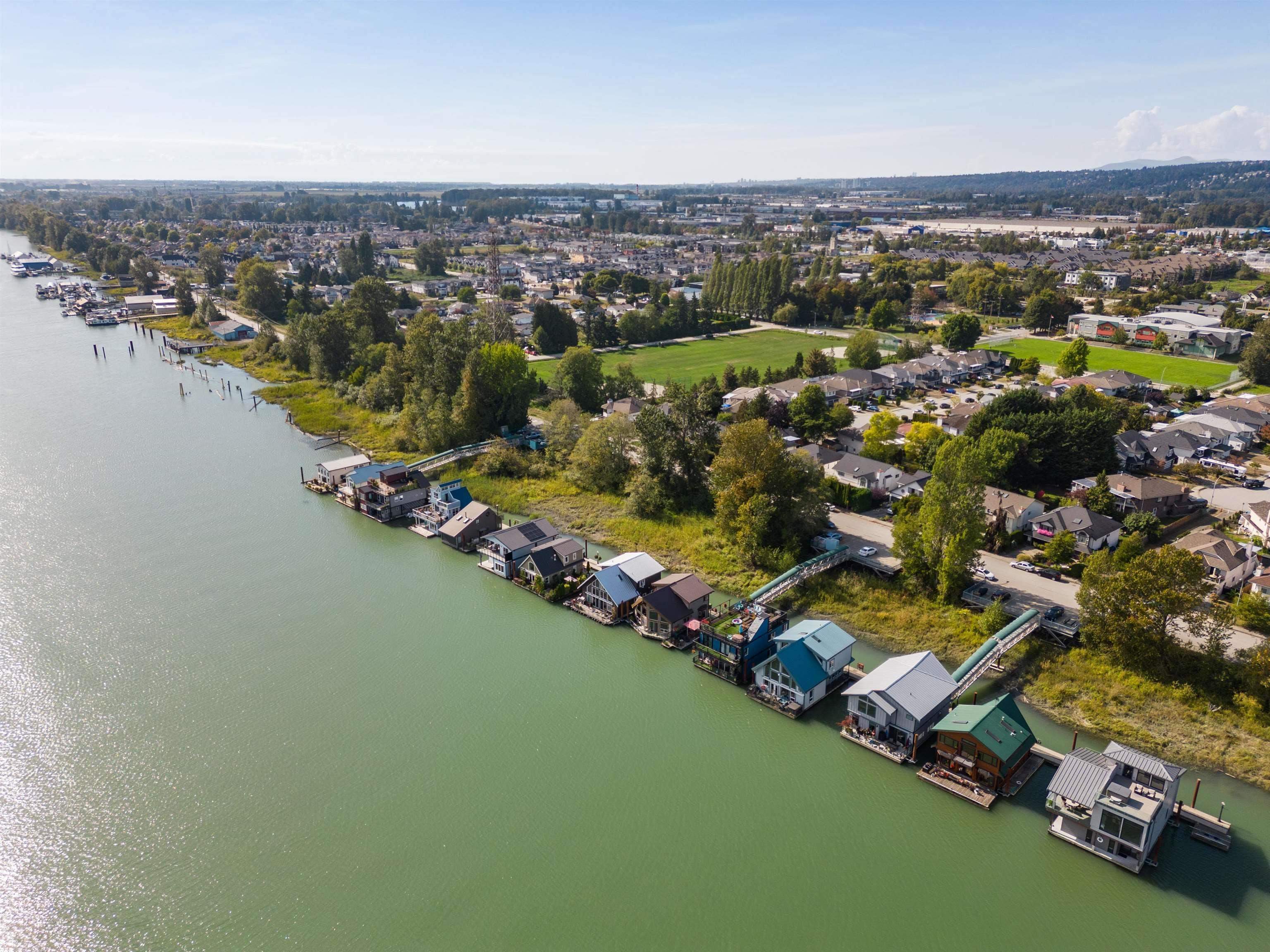 Property Photo: 800 South Dyke Road 4 BC V3M 4Z8