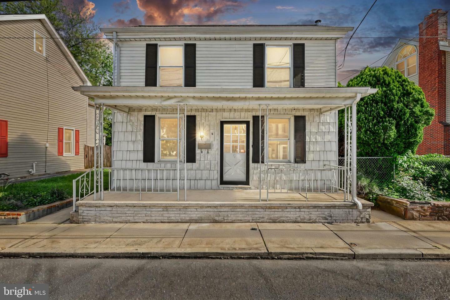 Property Photo: 14 E Green Street PA 17011