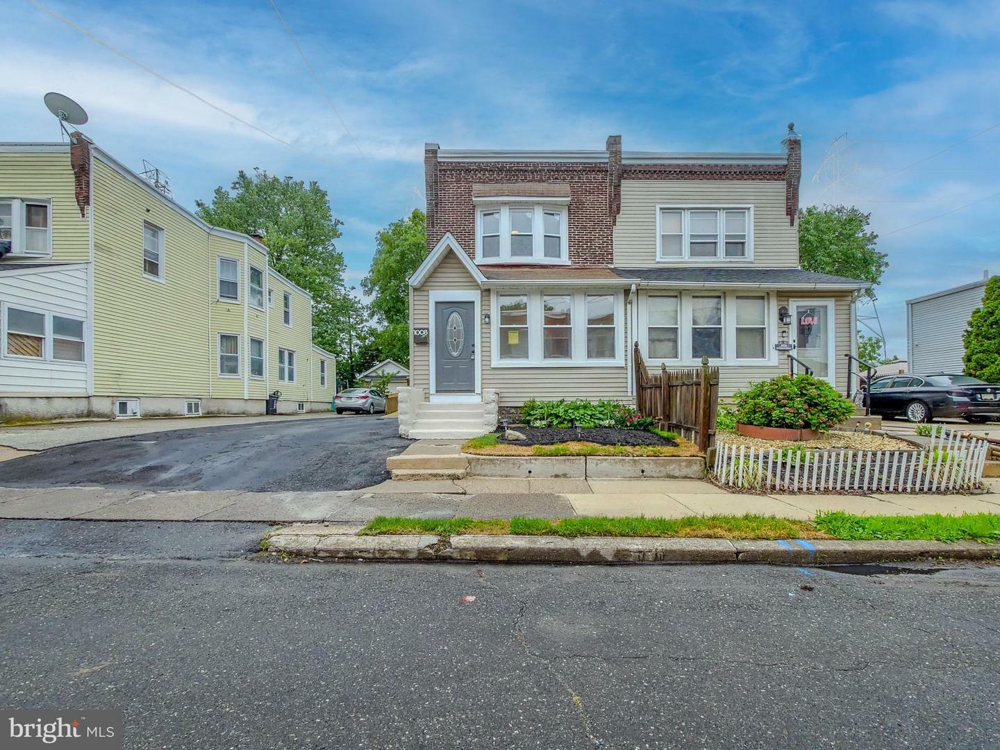 Property Photo: 1008 McClenahan Terrace PA 19061